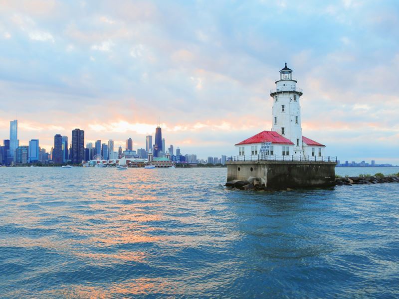 chicago lighthouse city skyline