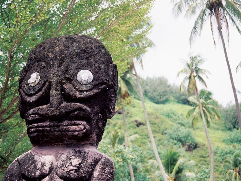 tahitian statue french polynesia